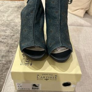 Ladies size 41 L’Artiste, fab style blue sandals